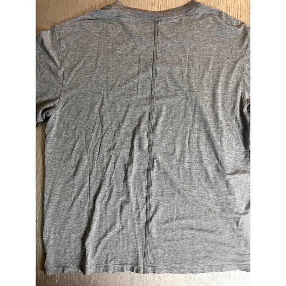 Lululemon Men's Tee Gray Size 12 Used Casual Workout Gym Holes Comfort - Picture 6 of 7